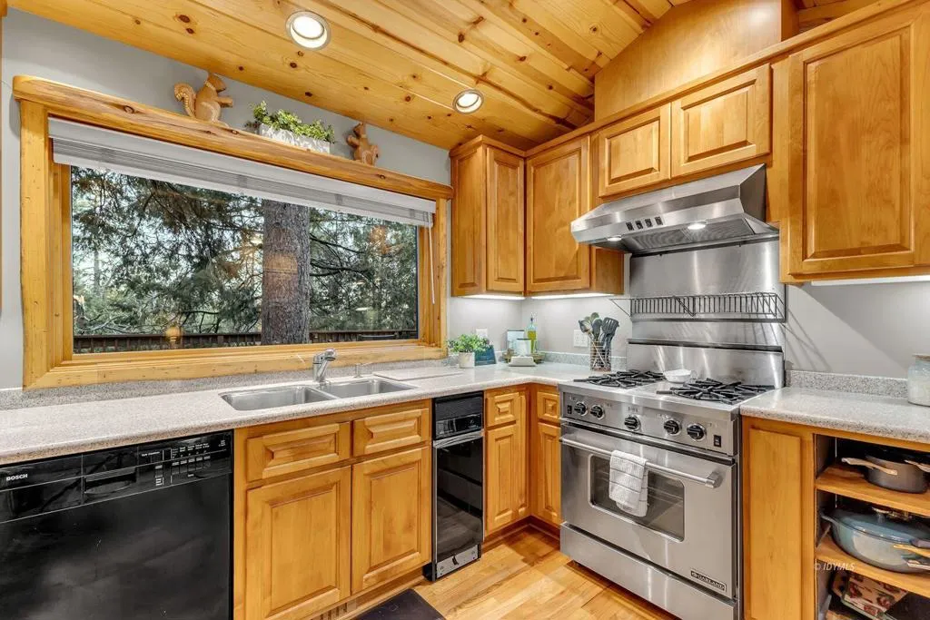 26620 Pine Avenue, Idyllwild, California 92549 home-pic-18