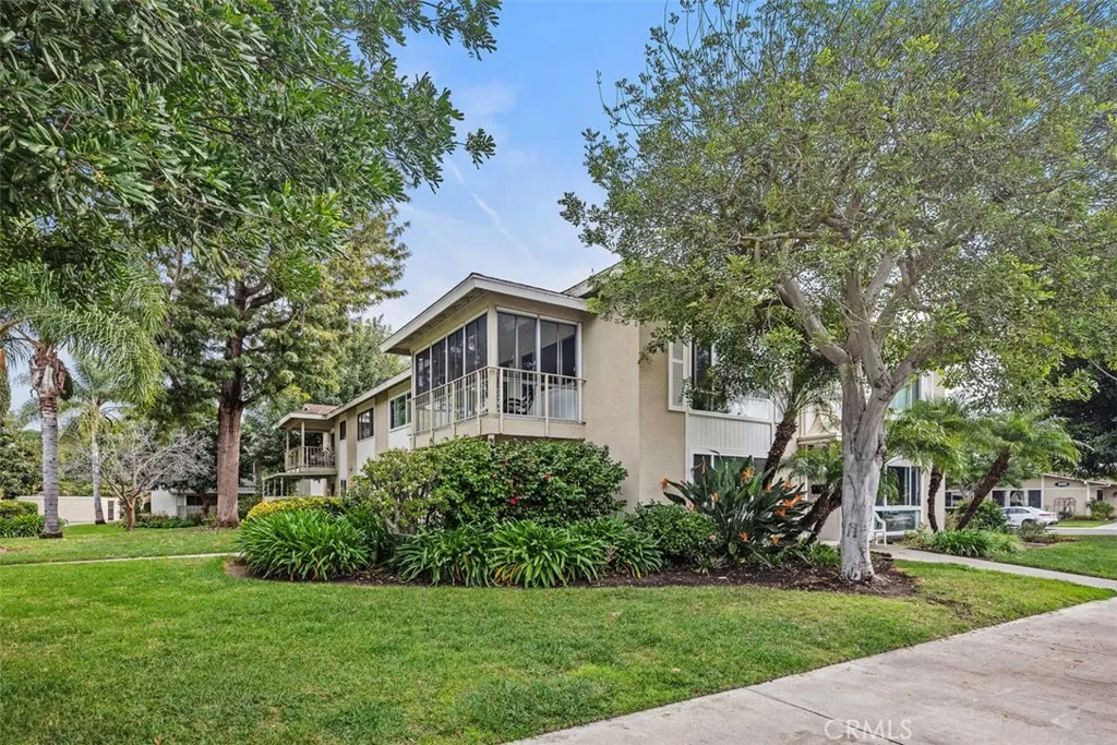 922 Avenida Majorca N, Laguna Woods, California 92637 home-pic-9