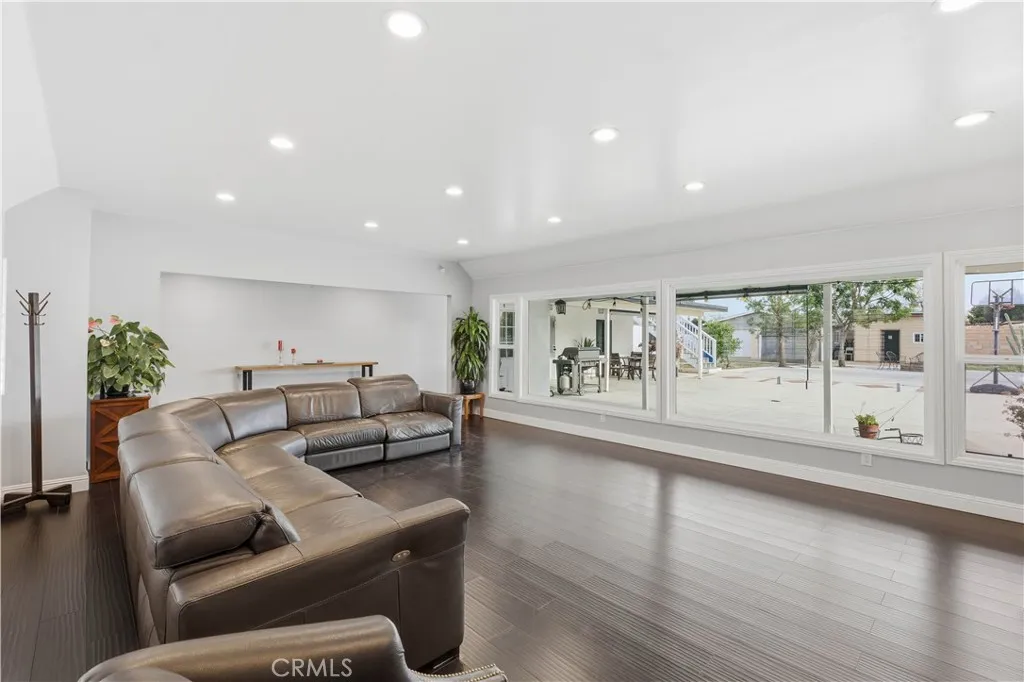 12232 Truesdale, Sun Valley, California 91352 home-pic-6