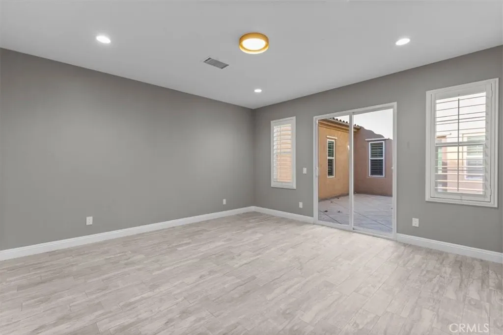 4332 Cantada, Corona, California 92883 home-pic-15