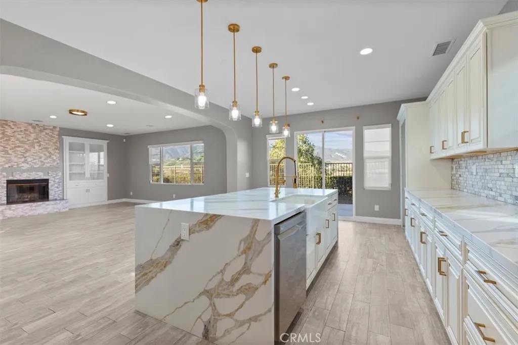 4332 Cantada, Corona, California 92883 home-pic-24