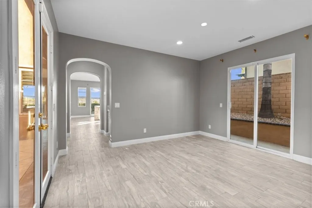 4332 Cantada, Corona, California 92883 home-pic-19