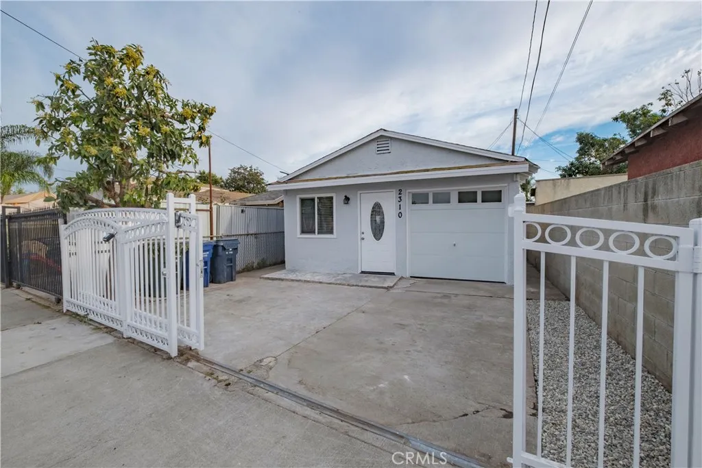 2310 E Stockwell St, Compton, California 90222 home-pic-22