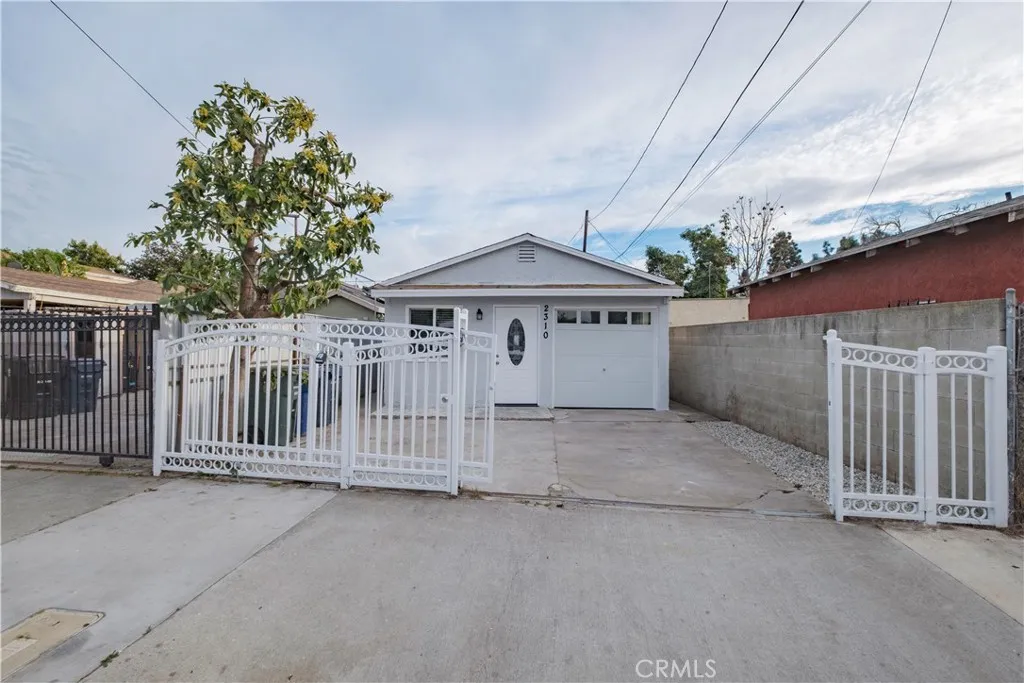 2310 E Stockwell St, Compton, California 90222 home-pic-23