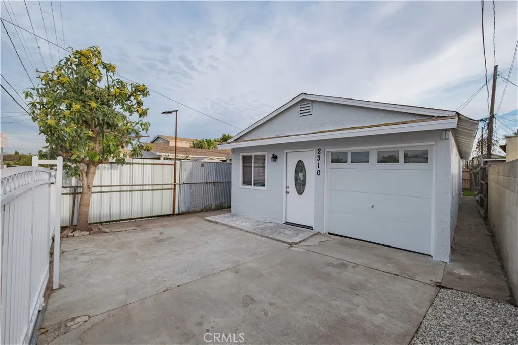 2310 E Stockwell St, Compton, California 90222 home-pic-1