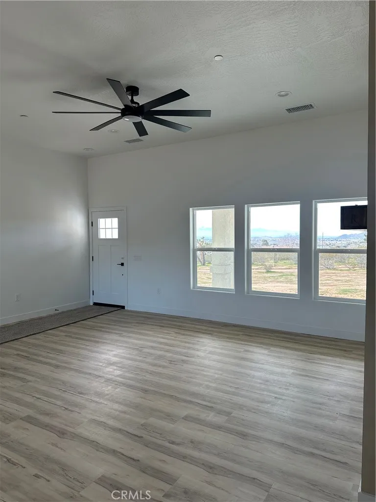 16353 Smokethorn Road, Apple Valley, California 92307 home-pic-28