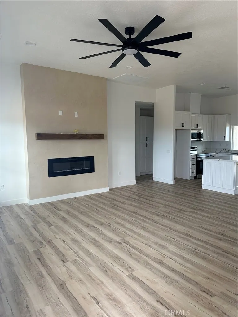 16353 Smokethorn Road, Apple Valley, California 92307 home-pic-2