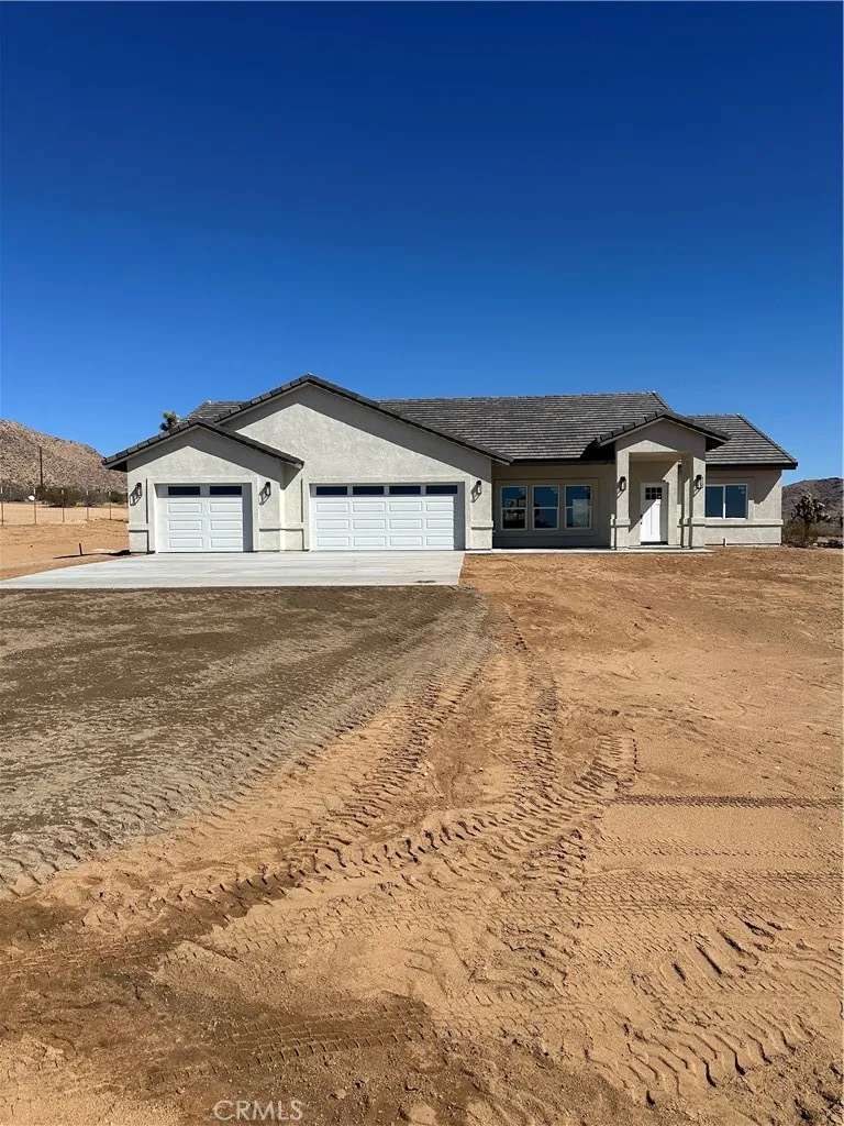 16353 Smokethorn Road, Apple Valley, California 92307 home-pic-1