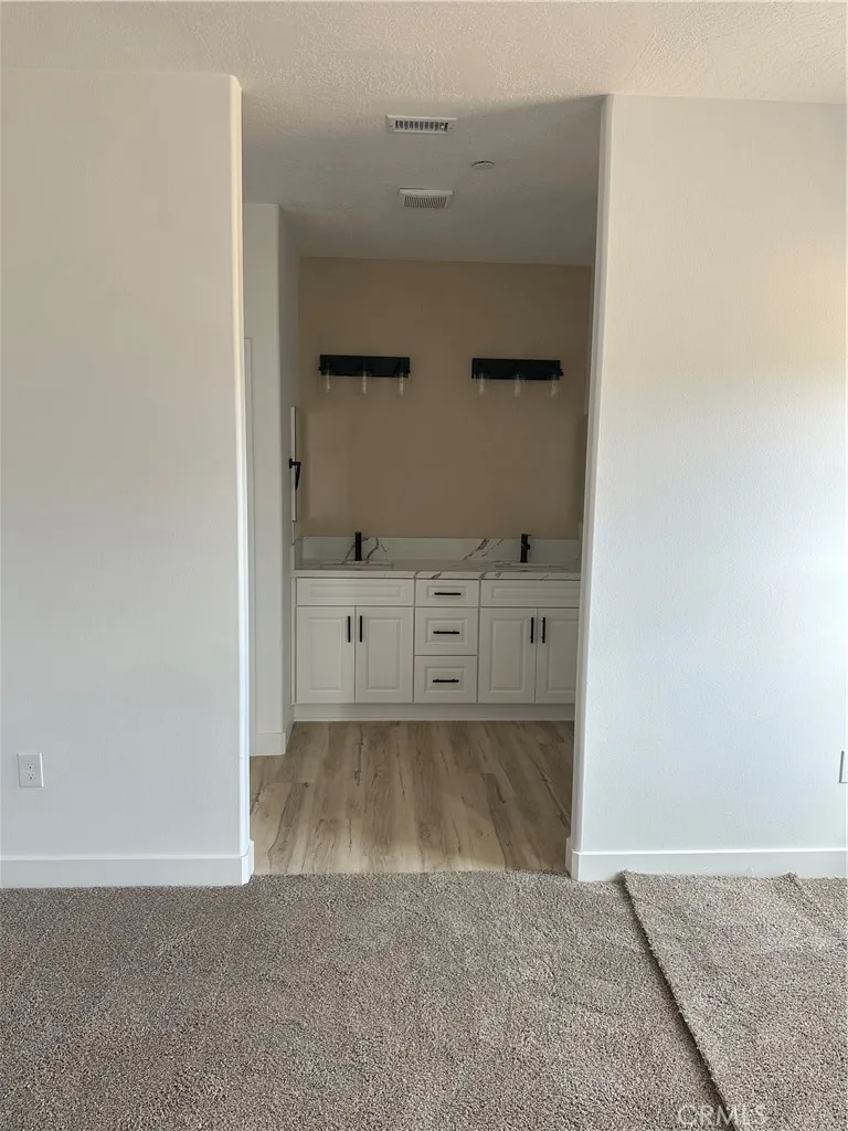 16353 Smokethorn Road, Apple Valley, California 92307 home-pic-18