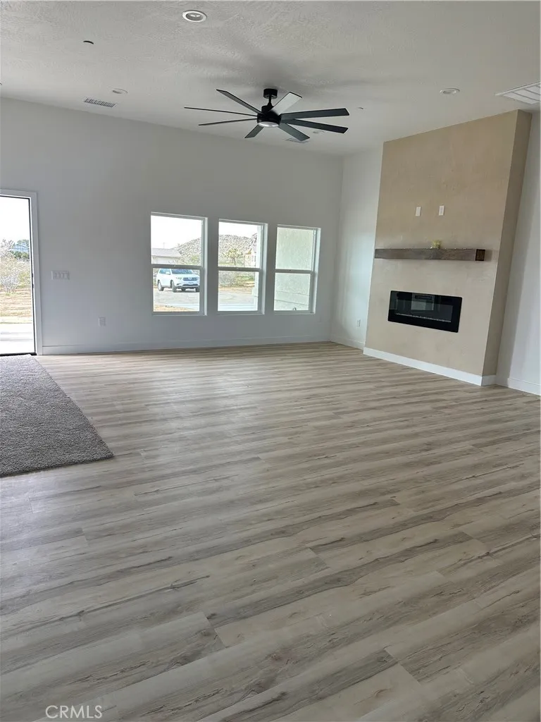 16353 Smokethorn Road, Apple Valley, California 92307 home-pic-7