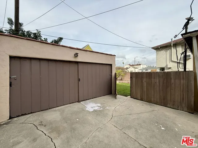 Private garage and fenced back