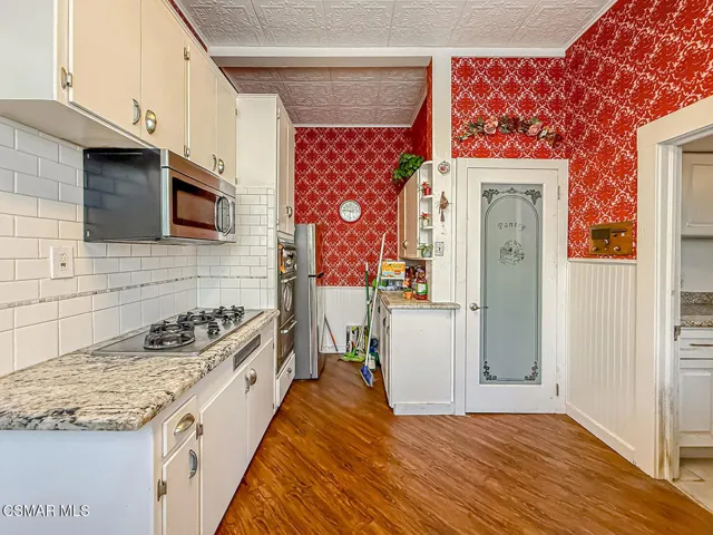 bLiving Dining and Kitchen7