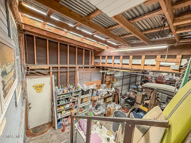 iShop Garage Space1