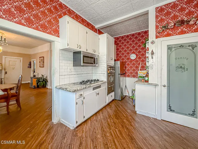 bLiving Dining and Kitchen8