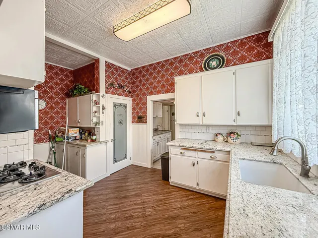 bLiving Dining and Kitchen5