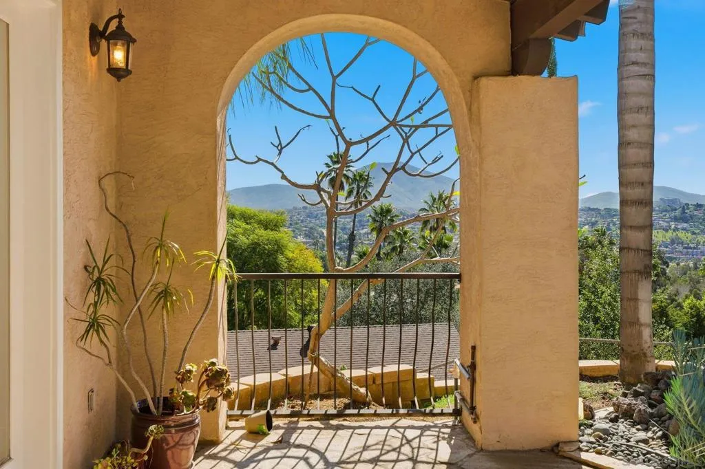 9610 Vista Del Sol, Spring Valley, California 91977 home-pic-63