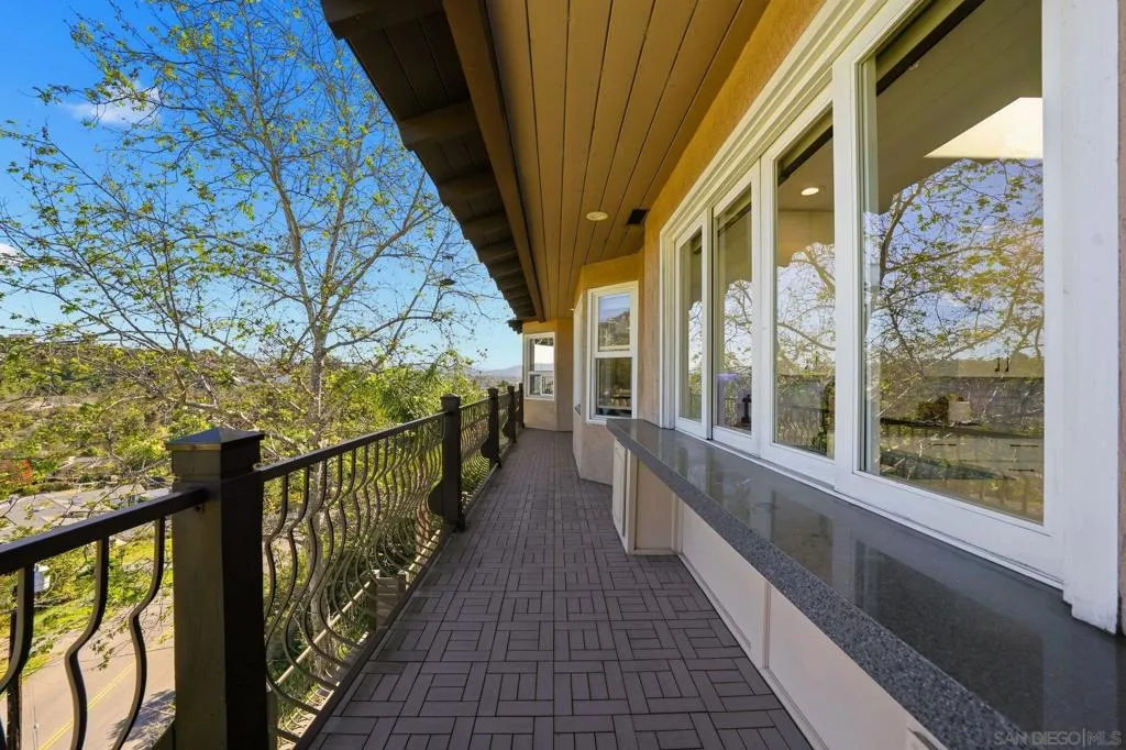 9610 Vista Del Sol, Spring Valley, California 91977 home-pic-25