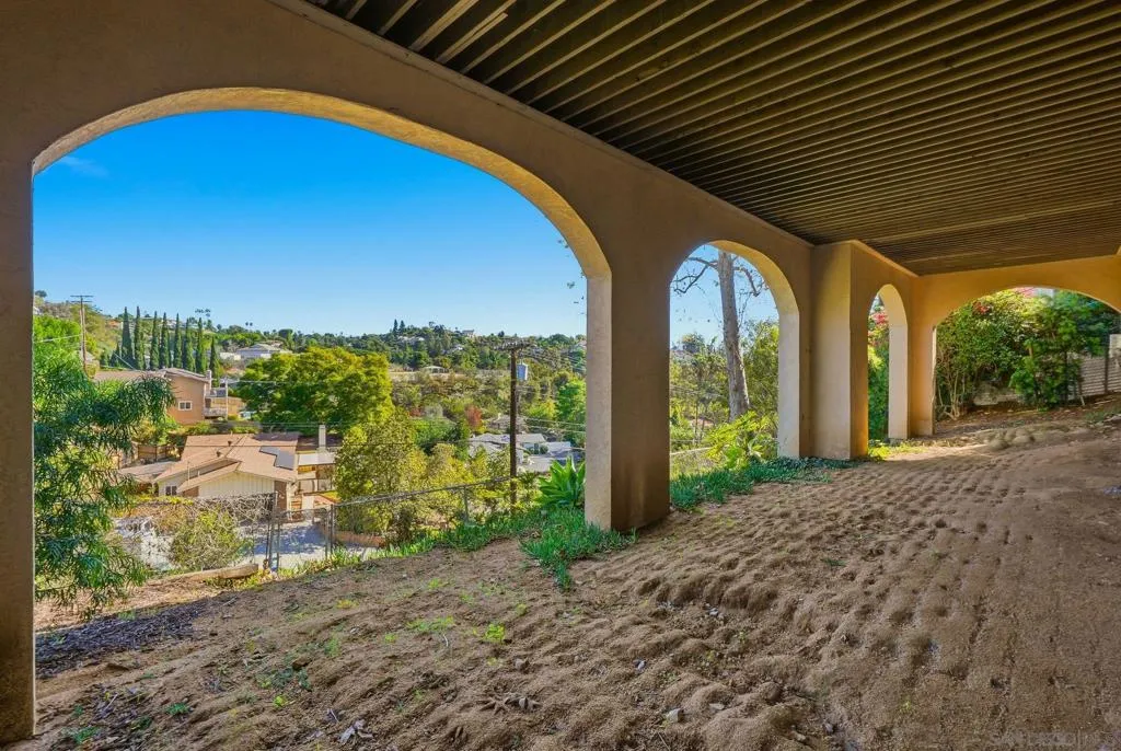 9610 Vista Del Sol, Spring Valley, California 91977 home-pic-61