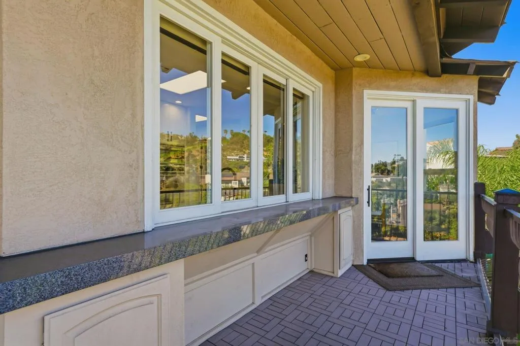 9610 Vista Del Sol, Spring Valley, California 91977 home-pic-23