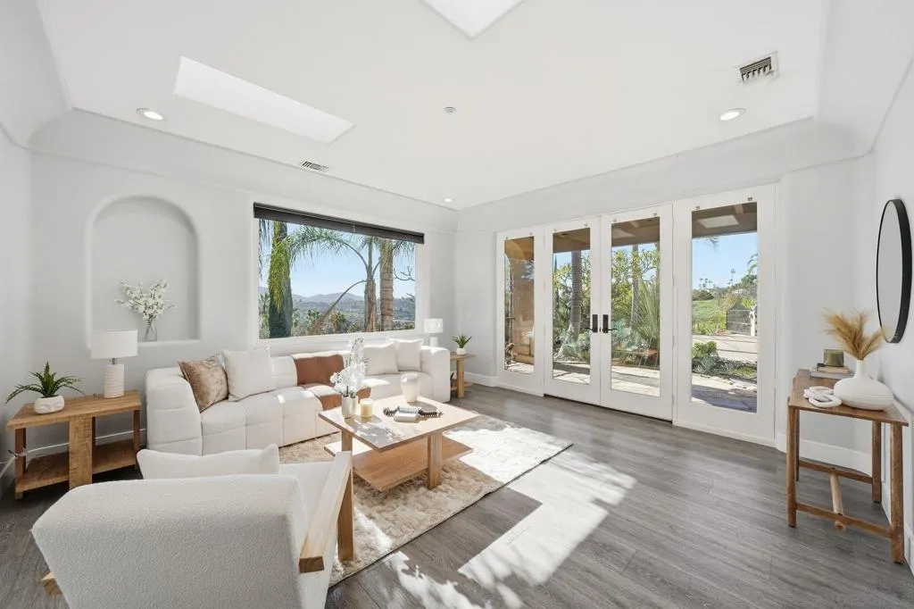9610 Vista Del Sol, Spring Valley, California 91977 home-pic-8