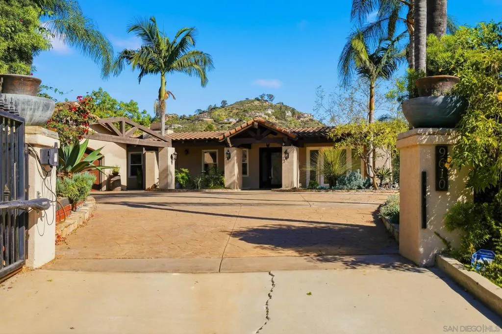 9610 Vista Del Sol, Spring Valley, California 91977 home-pic-3