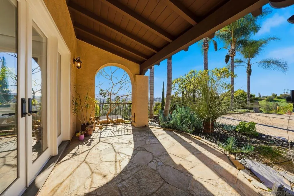 9610 Vista Del Sol, Spring Valley, California 91977 home-pic-4