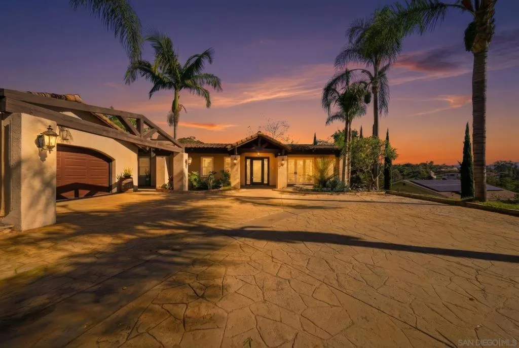 9610 Vista Del Sol, Spring Valley, California 91977 home-pic-1