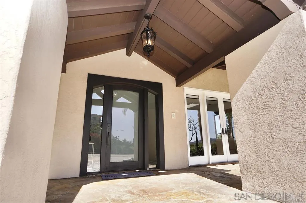 9610 Vista Del Sol, Spring Valley, California 91977 home-pic-5