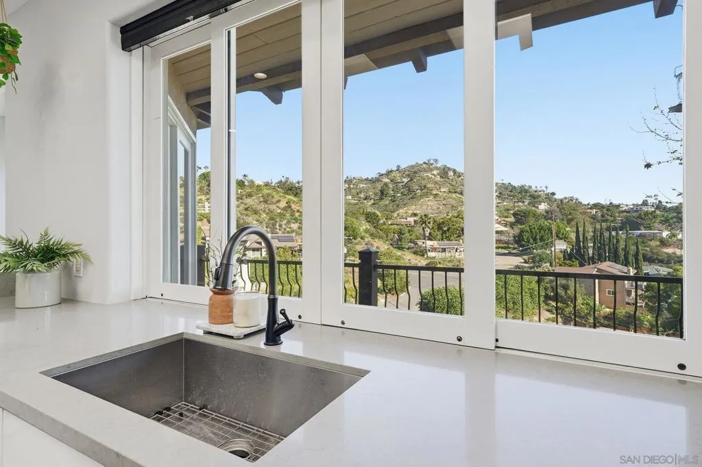 9610 Vista Del Sol, Spring Valley, California 91977 home-pic-18