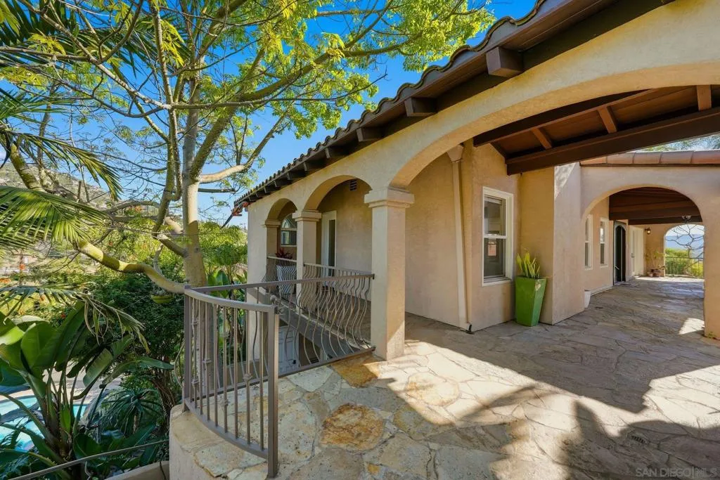 9610 Vista Del Sol, Spring Valley, California 91977 home-pic-59