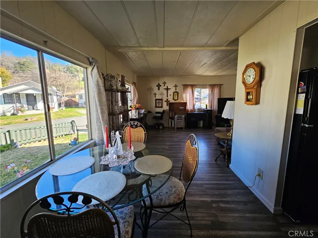 Dining area off kitchen
