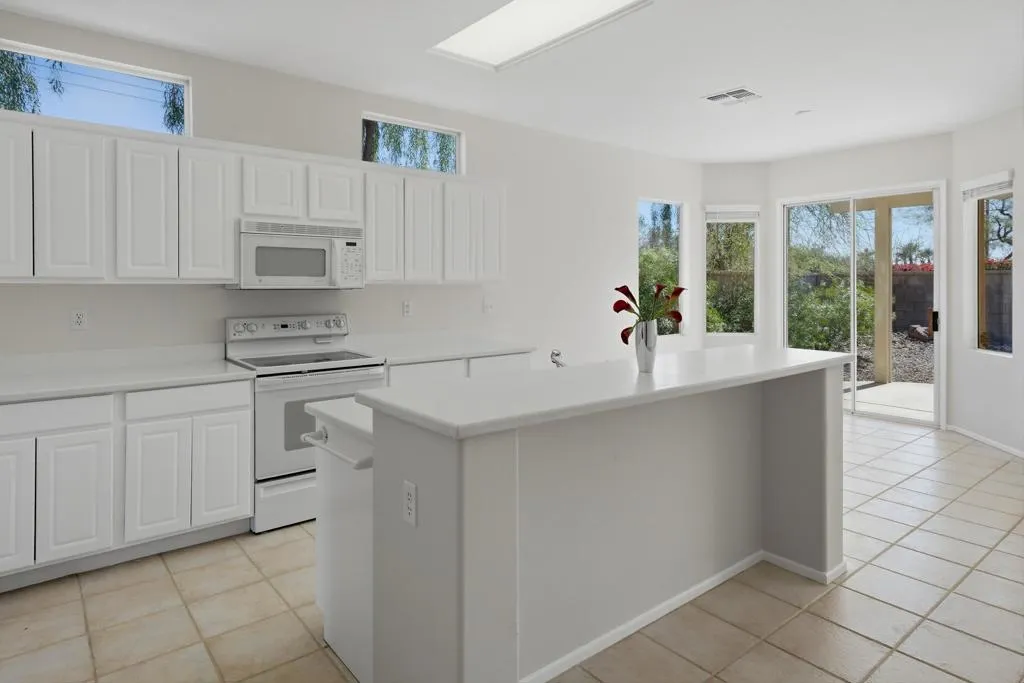 78985 Lavender Circle, Palm Desert, California 92211 home-pic-1