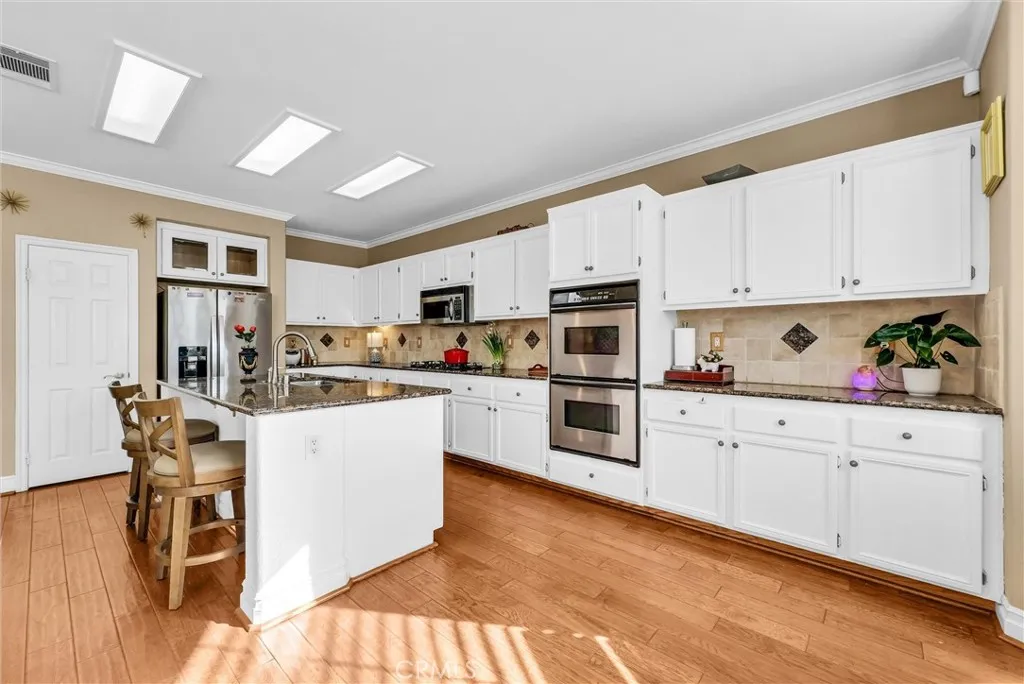 14037 Hollywood Ave, Eastvale, California 92880 home-pic-12