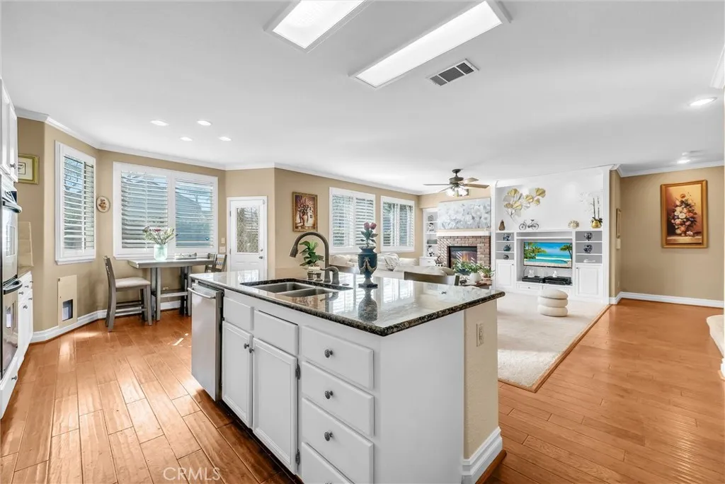 14037 Hollywood Ave, Eastvale, California 92880 home-pic-14