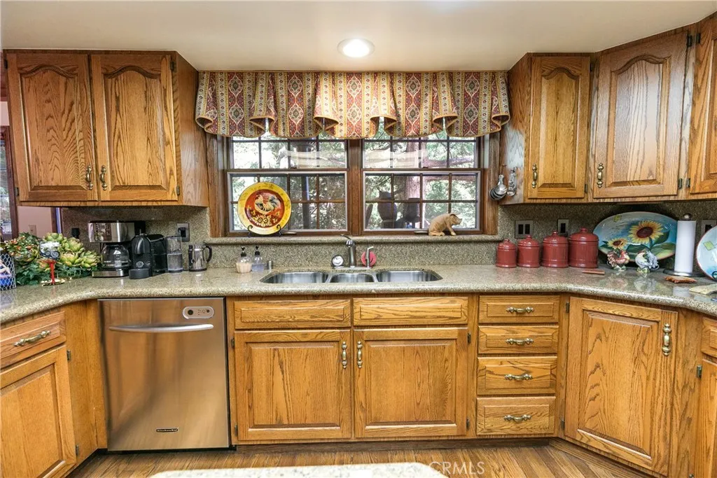 27421 Cedarwood Drive, Lake Arrowhead, California 92352 home-pic-30