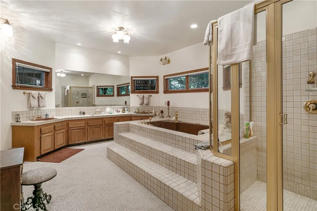 27421 Cedarwood Drive, Lake Arrowhead, California 92352 home-pic-16