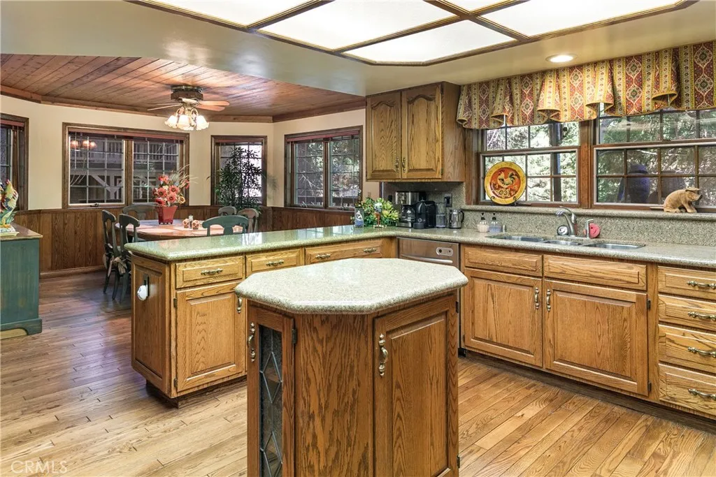 27421 Cedarwood Drive, Lake Arrowhead, California 92352 home-pic-32