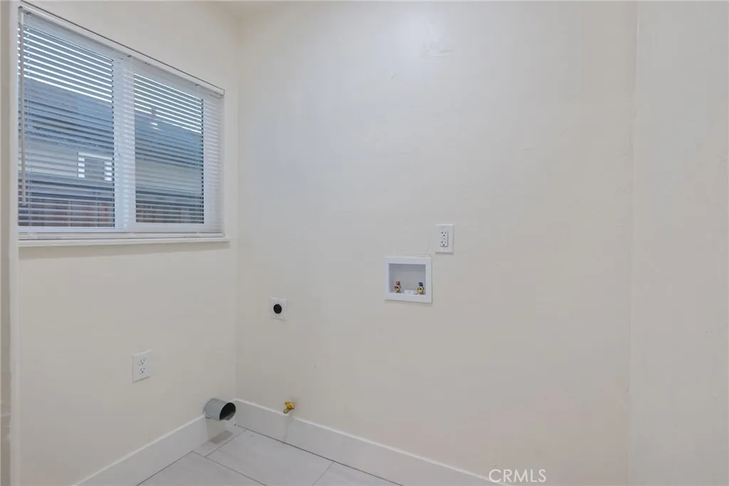 697 E Scott Avenue, Fresno, California 93710 home-pic-14