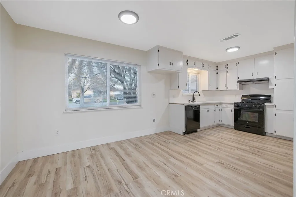 697 E Scott Avenue, Fresno, California 93710 home-pic-7