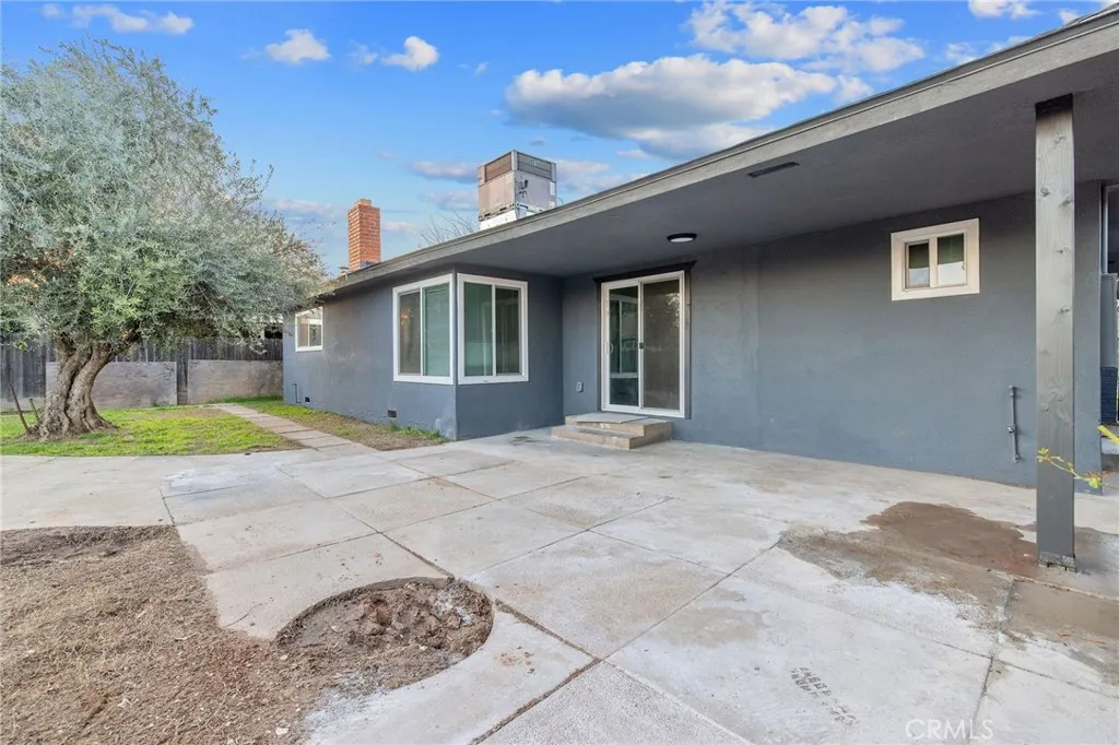 697 E Scott Avenue, Fresno, California 93710 home-pic-40
