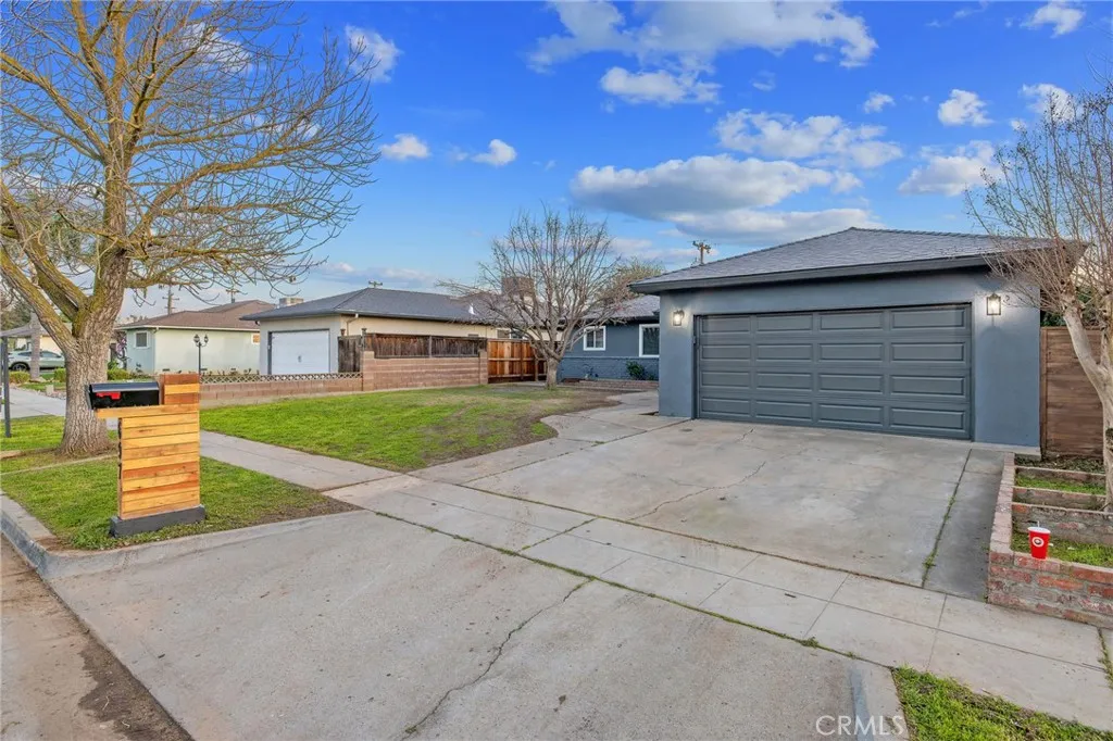 697 E Scott Avenue, Fresno, California 93710 home-pic-2