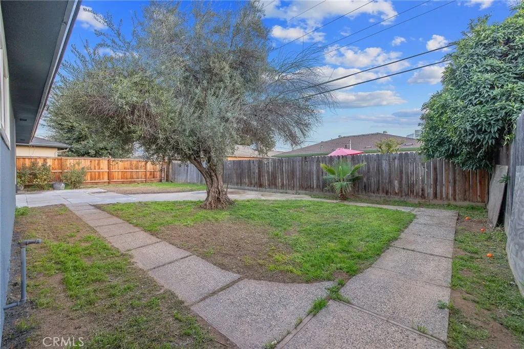697 E Scott Avenue, Fresno, California 93710 home-pic-43
