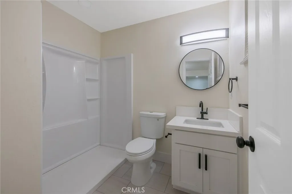 697 E Scott Avenue, Fresno, California 93710 home-pic-23