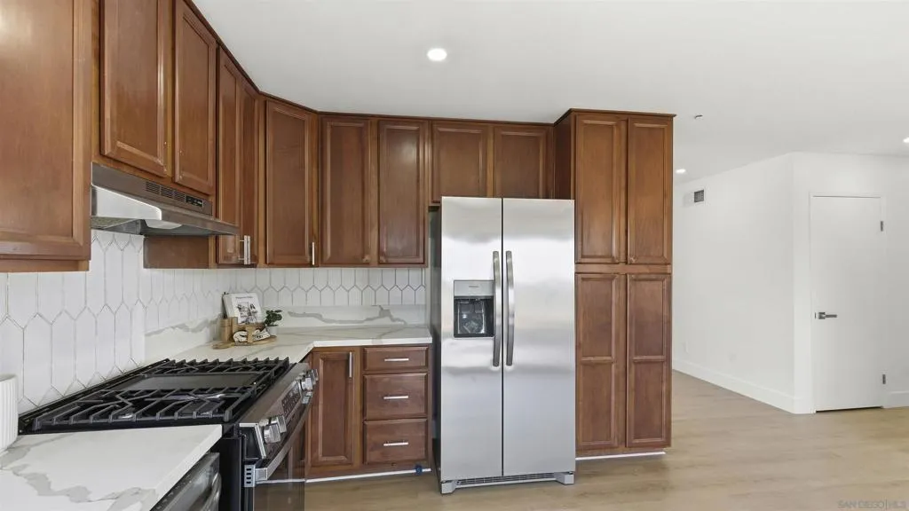 1151 Conway Dr, Escondido, California 92027 home-pic-9