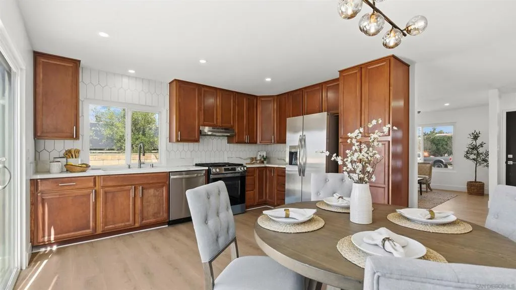 1151 Conway Dr, Escondido, California 92027 home-pic-6