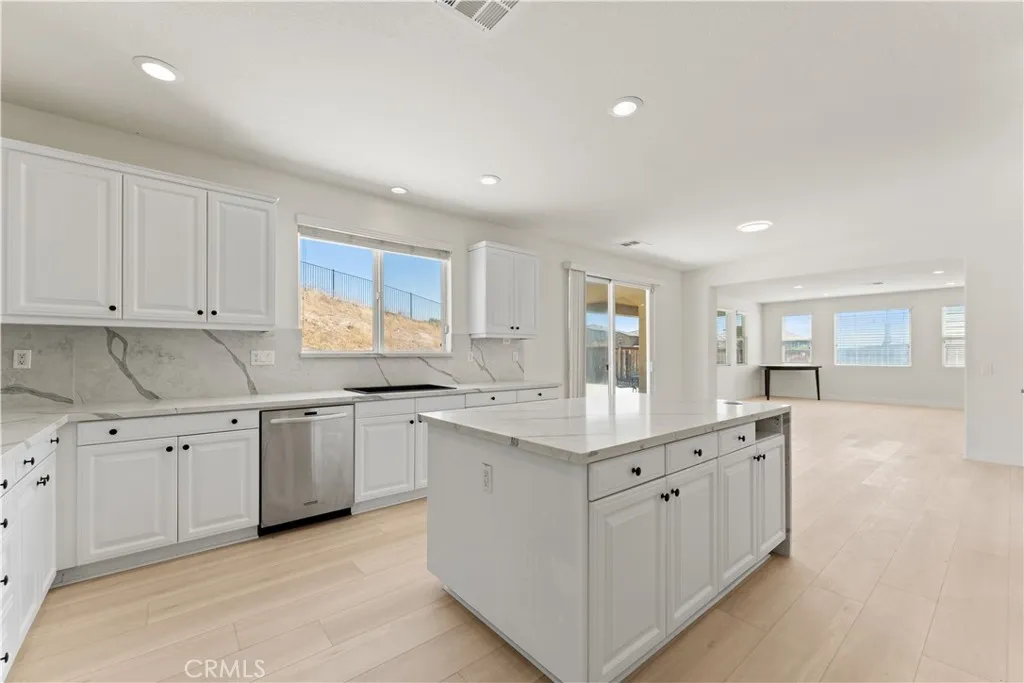 16395 Ridge Field, Riverside, California 92503 home-pic-12