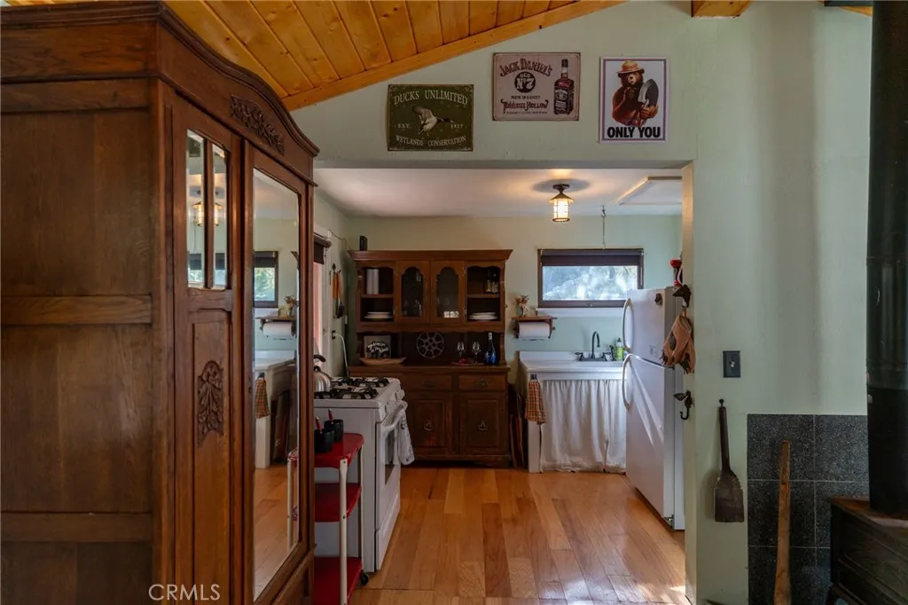 73 San Antonio Creek, Mt Baldy, California 91759 home-pic-32