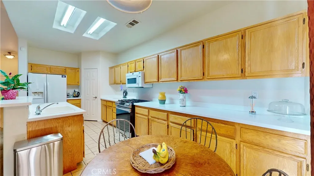 13525 Evanston Street, Victorville, California 92392 home-pic-20