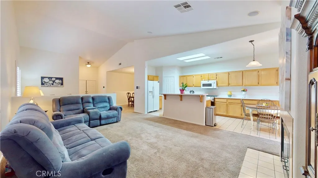 13525 Evanston Street, Victorville, California 92392 home-pic-19