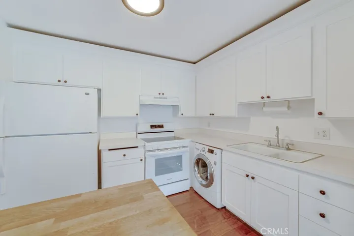 washer/dryer in unit!